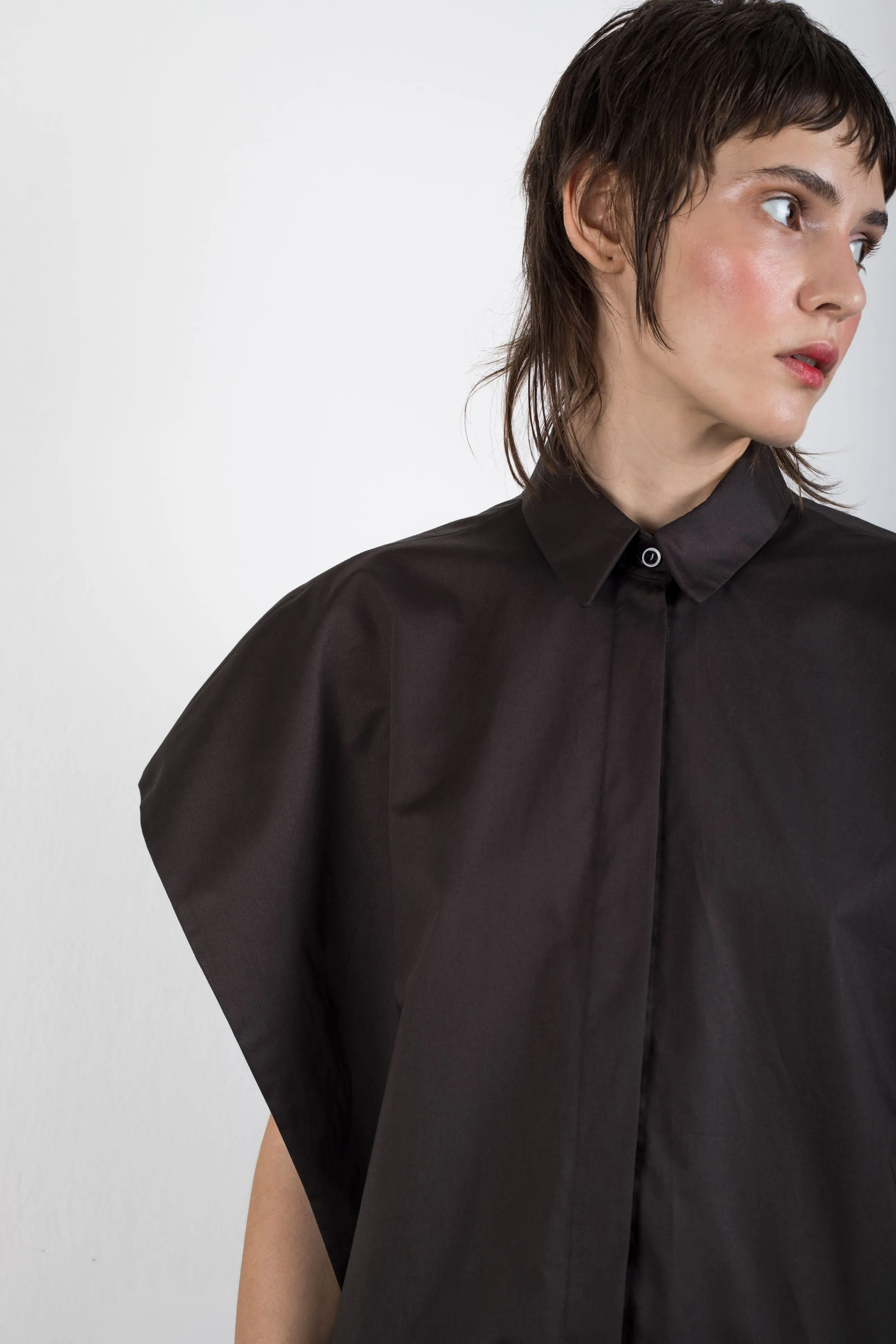 Black elongated sleeveless shirt