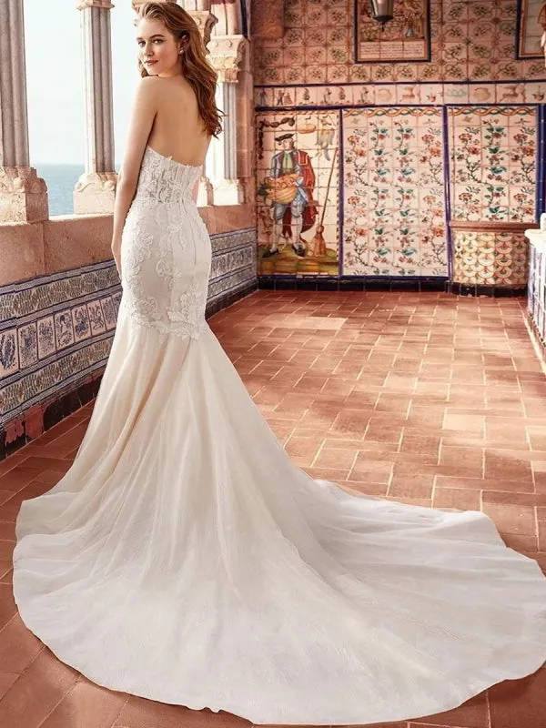 Wedding Dresses Sweetheart Neck Sleeveless Natural Waist Applique With Train Bridal Dresses